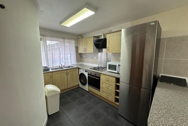 4 bed flat, Corn Close, Ardwick, Manchester, M130EB - Image 4